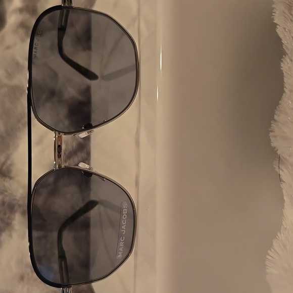 Marc Jacobs Black and Silver Sunglasses Brand New in Case - Picture 3 of 13